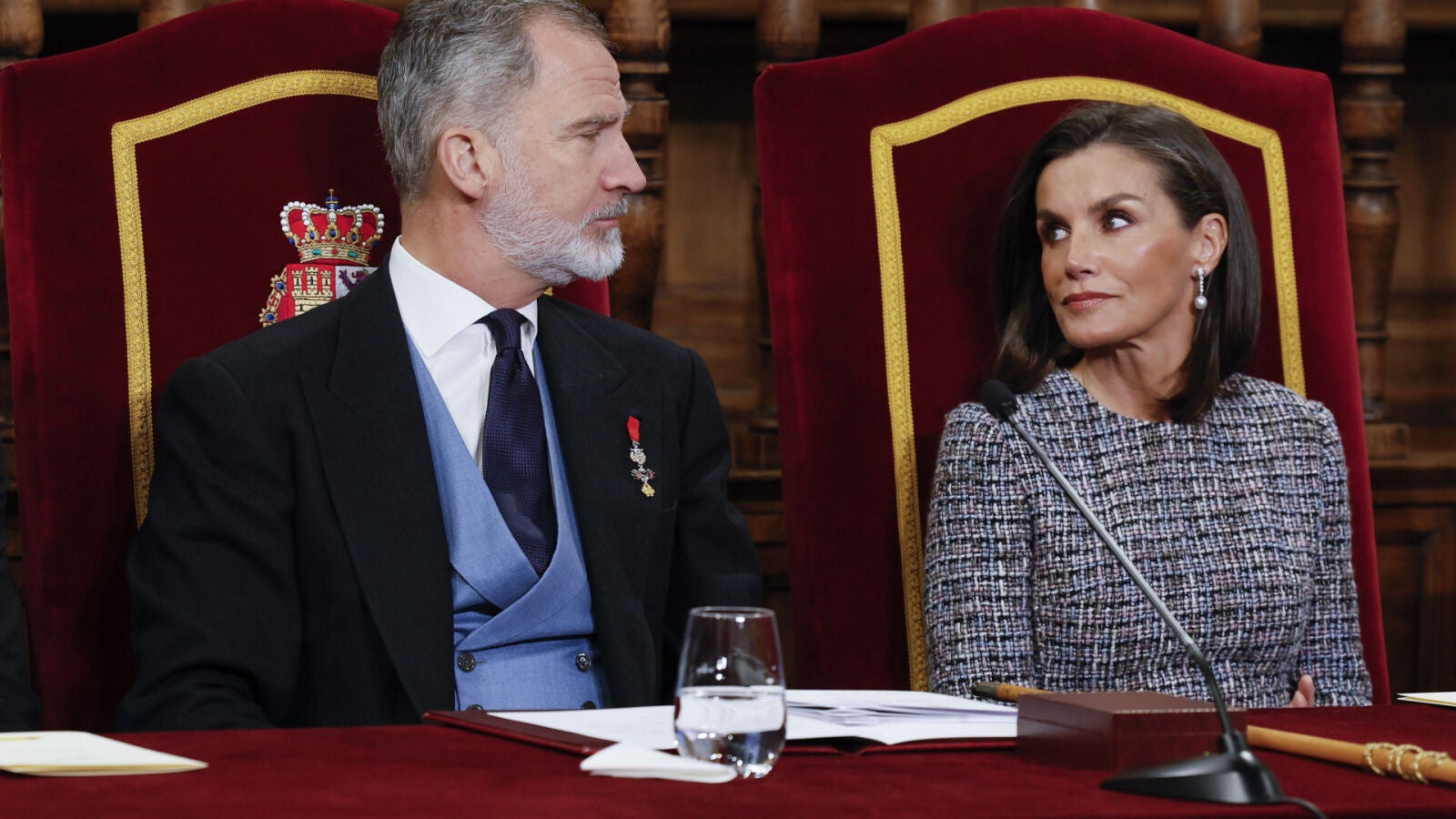 Felipe y Letizia y sus gestos de amor en público 