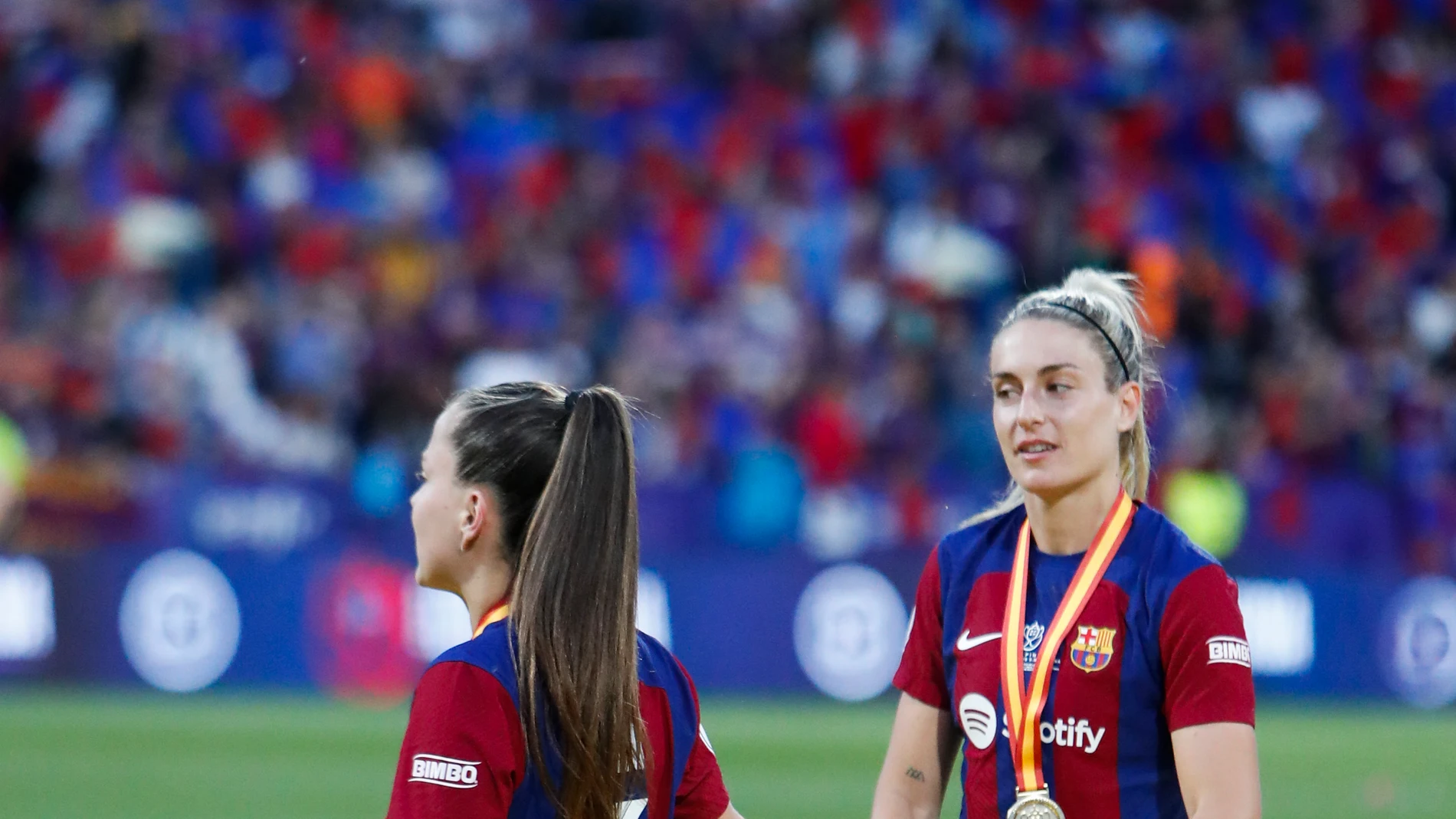 Alexia Putellas sostiene el trofeo de la Copa de la Reina 2024 Alexia Putellas sostiene el trofeo de la Copa de la Reina 2024