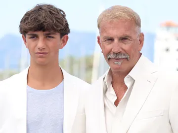 Kevin Costner y su hijo Hayes Kevin Costner y su hijo Hayes