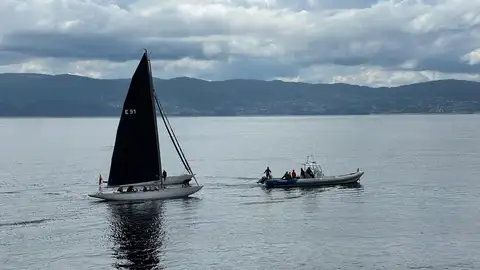 El 'Bribón' y la lancha 'Cristina' en Sanxenxo El 'Bribón' y la lancha 'Cristina' en Sanxenxo