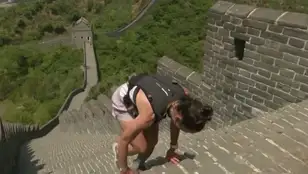 Una participante de la Maratón en la Muralla China 2024