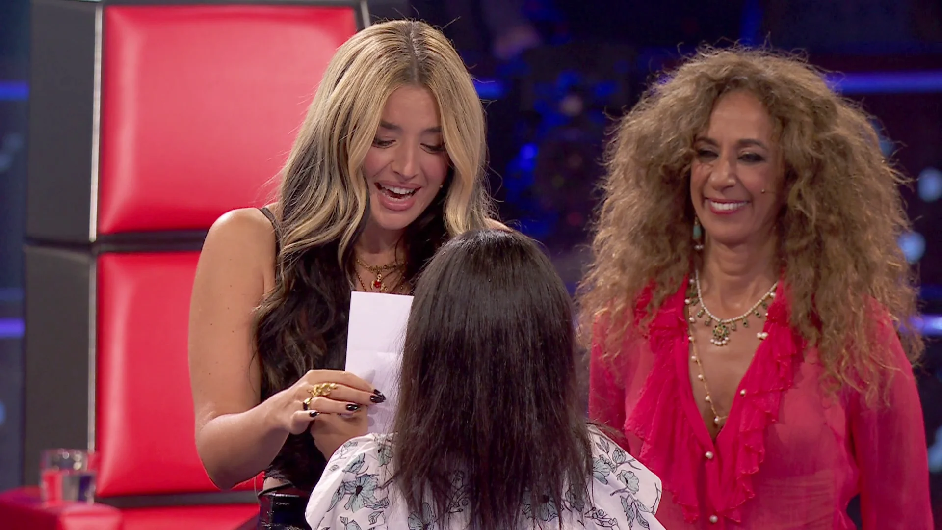 El regalo de una talent que hace arrepentirse a Lola Índigo El regalo de una talent que hace arrepentirse a Lola Índigo