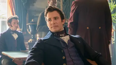 Luke Thompson como Benedict Bridgerton Luke Thompson como Benedict Bridgerton