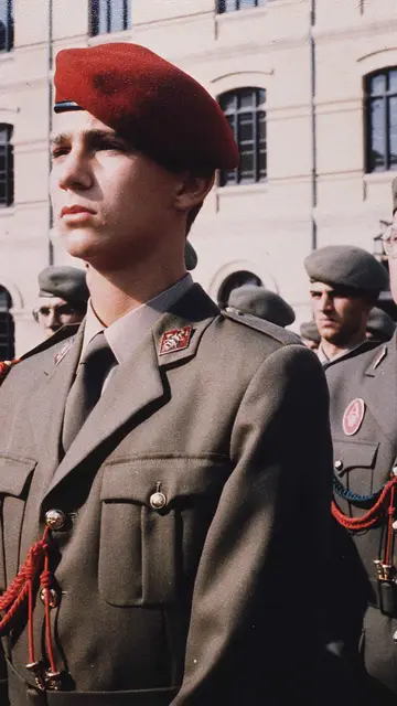 El rey Felipe VI, en Zaragoza con el uniforme militar El rey Felipe VI, en Zaragoza con el uniforme militar