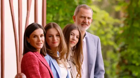 Letizia, la princesa Leonor, la infanta Sofía y el rey Felipe VI Letizia, la princesa Leonor, la infanta Sofía y el rey Felipe VI