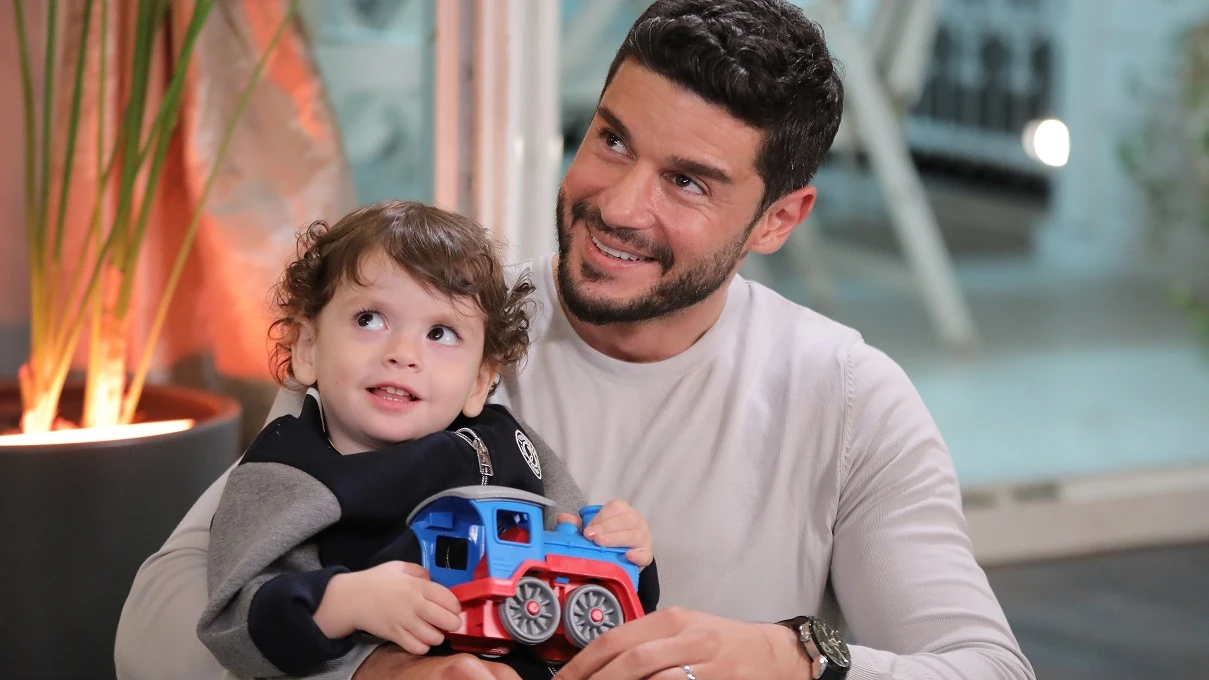 Çağatay deja a todos boquiabiertos con su regalo sorpresa para Halit Can en su segundo cumpleaños Çağatay deja a todos boquiabiertos con su regalo sorpresa para Halit Can en su segundo cumpleaños
