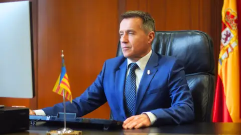 El alcalde de Burriana afirma que 'Barbie' y '20.000 especies de abejas" estarán en la Biblioteca El alcalde de Burriana afirma que 'Barbie' y '20.000 especies de abejas" estarán en la Biblioteca