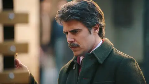 Gonzalo cae en la trampa de los Merino y está a punto de quemar un cargamento con material, ¿lo impedirán? Gonzalo cae en la trampa de los Merino y está a punto de quemar un cargamento con material, ¿lo impedirán?