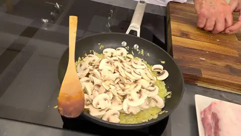 Incorpora el caldo y cocina todo Incorpora el caldo y cocina todo