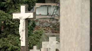 Más de 160 tumbas profanadas por trabajadores del cementerio de Montjuic: "Está siendo un expolio" Más de 160 tumbas profanadas por trabajadores del cementerio de Montjuic: "Está siendo un expolio"