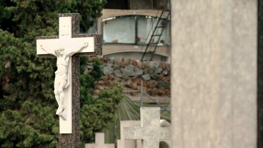 M&aacute;s de 160 tumbas profanadas por trabajadores del cementerio de Montjuic: "Est&aacute; siendo un expolio"