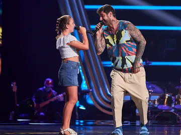 ¡Un momento muy especial! Lucía sorprende a Melendi al pedirle cantar ‘Déjala que baile’ ¡Un momento muy especial! Lucía sorprende a Melendi al pedirle cantar ‘Déjala que baile’