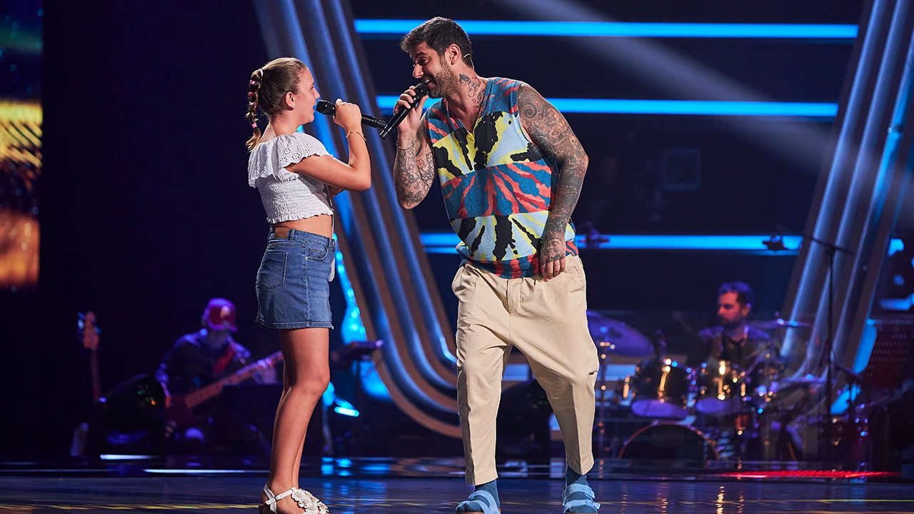 ¡Un momento muy especial! Lucía sorprende a Melendi al pedirle cantar ‘Déjala que baile’ ¡Un momento muy especial! Lucía sorprende a Melendi al pedirle cantar ‘Déjala que baile’