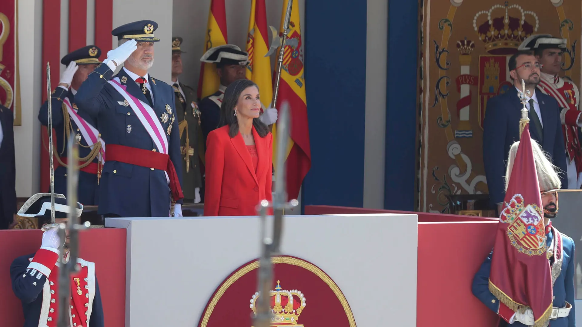 Los reyes Felipe VI y Letizia Ortiz en el desfile de las Fuerzas Armadas Los reyes Felipe VI y Letizia Ortiz en el desfile de las Fuerzas Armadas
