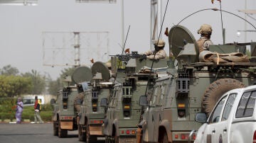 Tropas de Regulares de España patrullan la base de Mali