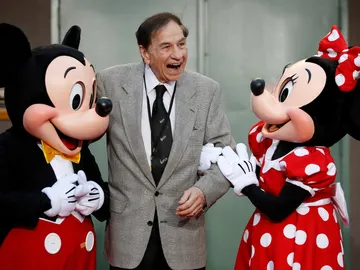 Richard M. Sherman junto a Mickey y Minnie Richard M. Sherman junto a Mickey y Minnie