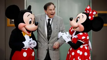 Richard M. Sherman junto a Mickey y Minnie