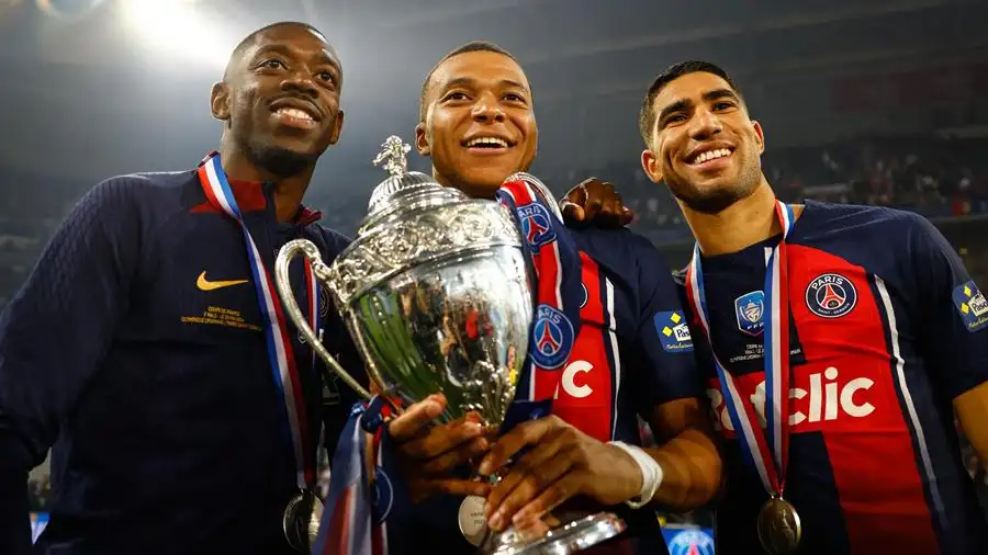 Kylian Mbapp&eacute;, junto a Dembel&eacute; y Achraf 
