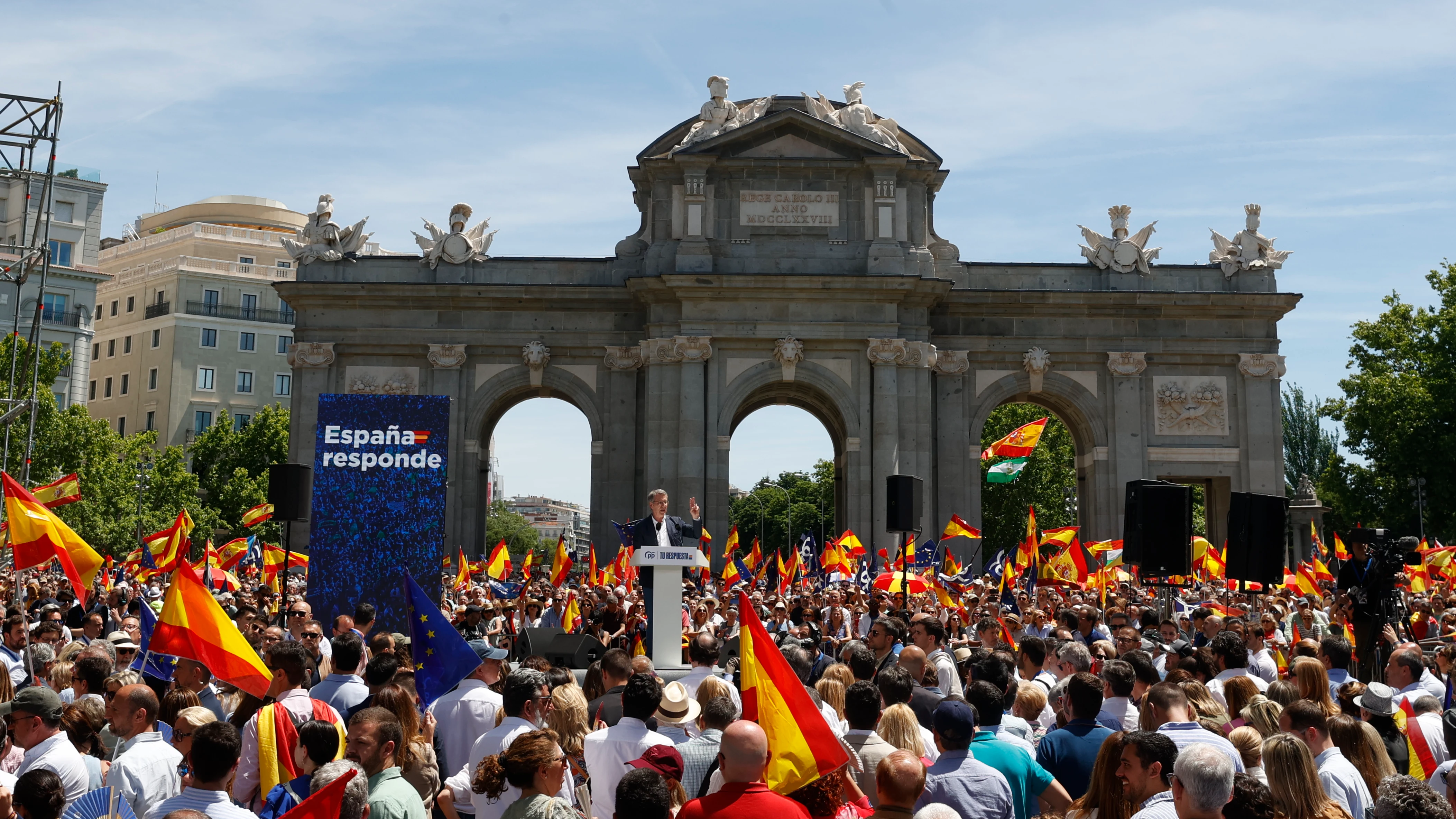 l l&iacute;der del PP Alberto Nu&ntilde;ez Feij&oacute;o, interviene en la manifestaci&oacute;n contra Pedro S&aacute;nchez y la ley de amnist&iacute;a convocada por el PP, este domingo en Madrid.