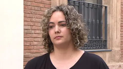 Ariana, la primera víctima de la presunta limpiadora estafadora: "Me robó la tele, el colchón y realquiló el piso" Ariana, la primera víctima de la presunta limpiadora estafadora: "Me robó la tele, el colchón y realquiló el piso"