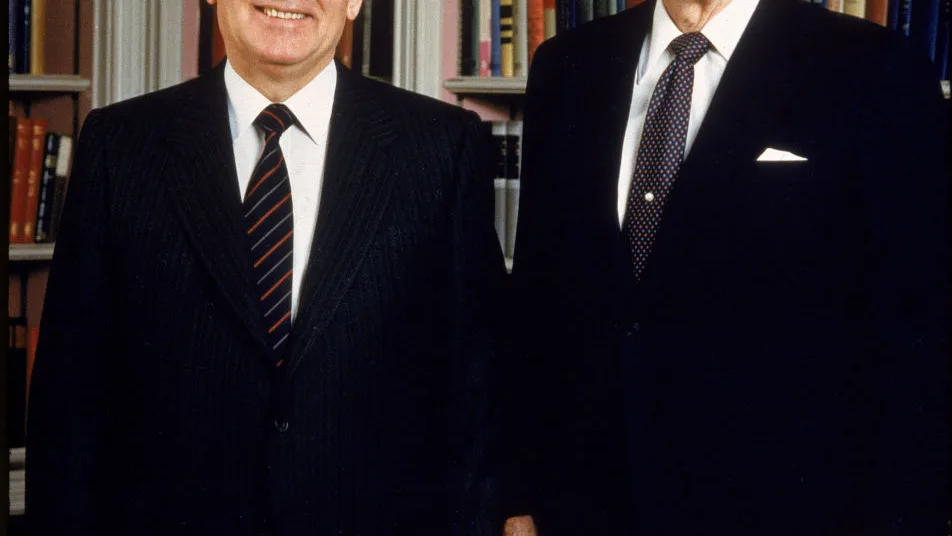Ronald Reagan y Mijail Gorbachov
