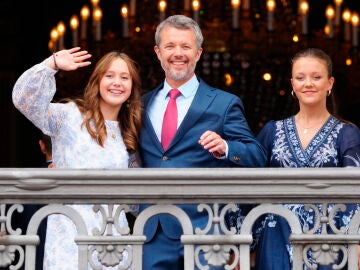 Federico de Dinamarca y sus hijas Isabella y Josephine