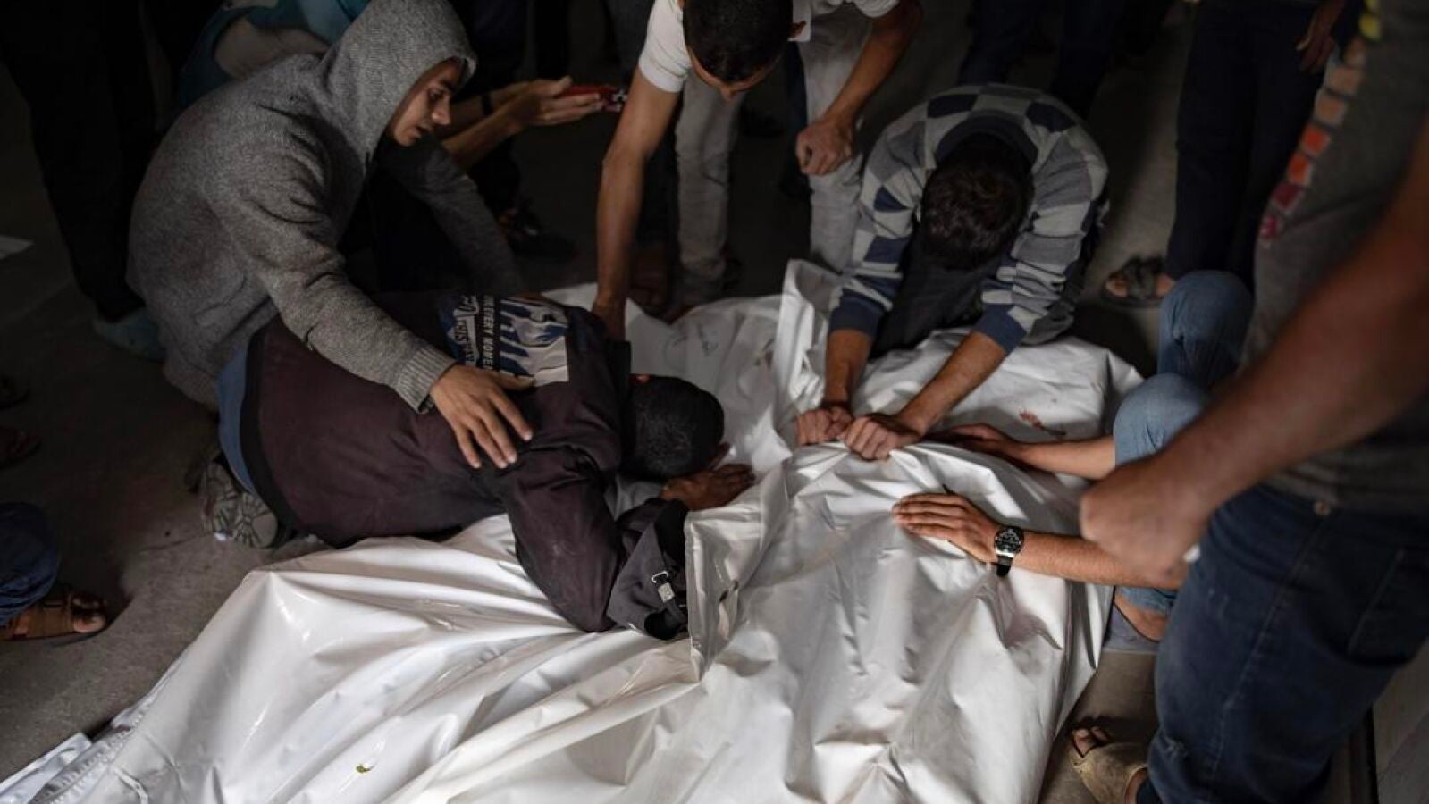 Guerra Israel-Hamás | Al menos 50 muertos en un bombardeo israelí sobre un campo de desplazados en Rafah