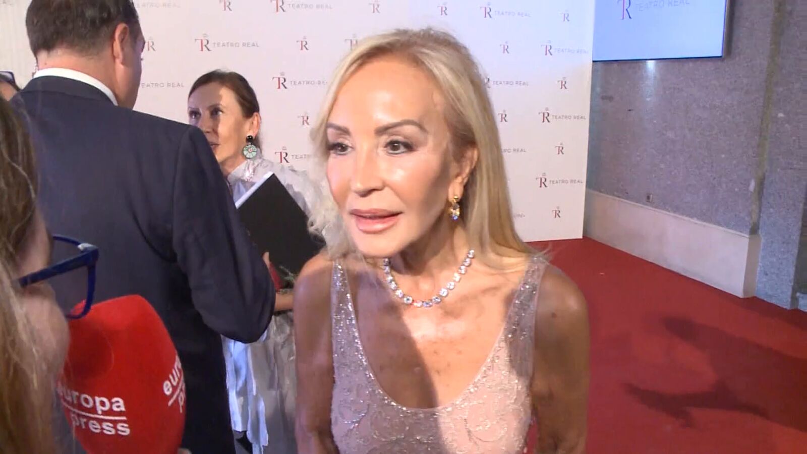 Continúa la cruzada personal de Carmen Lomana contra Isabel Preysler: ¿Es una estrategia de marketing?