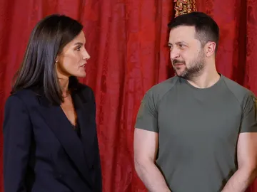 La reina Letizia, junto a Volodymyr Zelenski La reina Letizia, junto a Volodymyr Zelenski