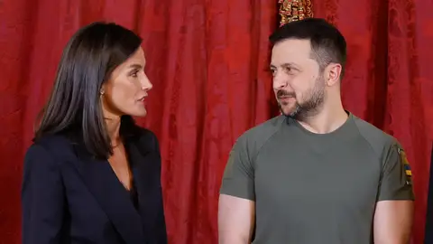 La reina Letizia, junto a Volodymyr Zelenski La reina Letizia, junto a Volodymyr Zelenski