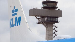 Avi&oacute;n operado por KLM en el aeropuerto Schiphol, &Aacute;msterdam