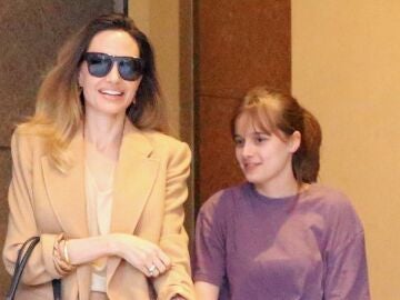 Angelina Jolie con su hija Vivienne