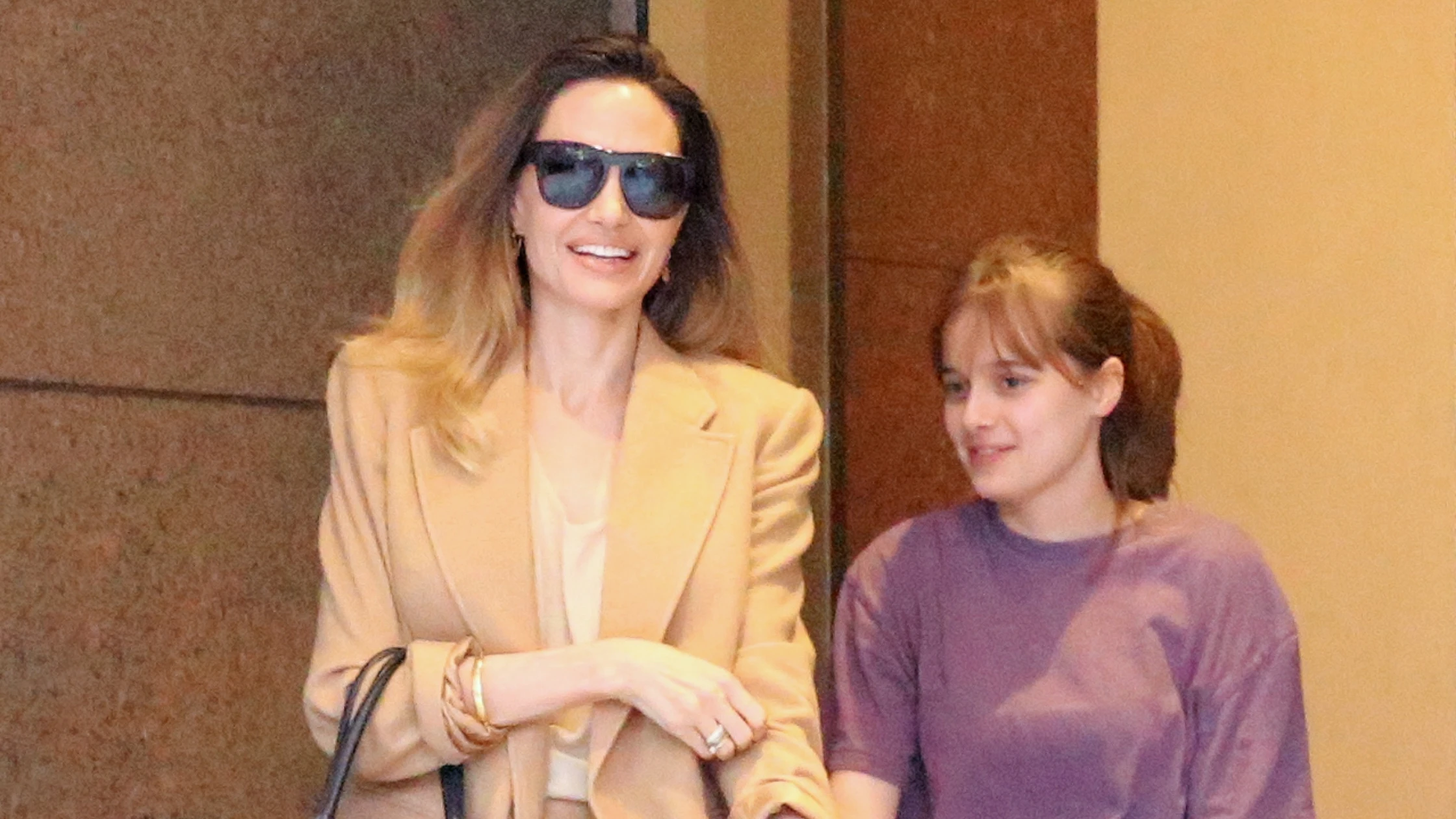 Angelina Jolie con su hija Vivienne