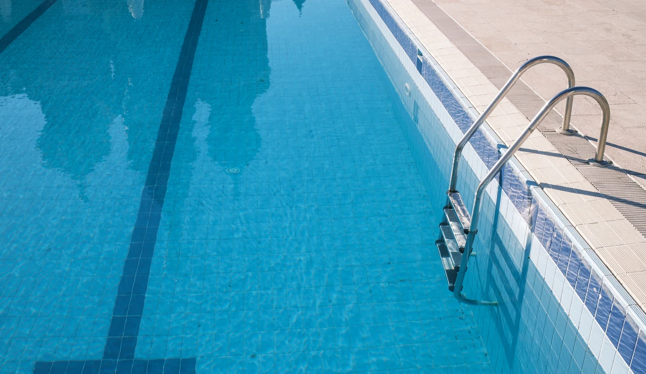 Imagen de archivo de una piscina vacía