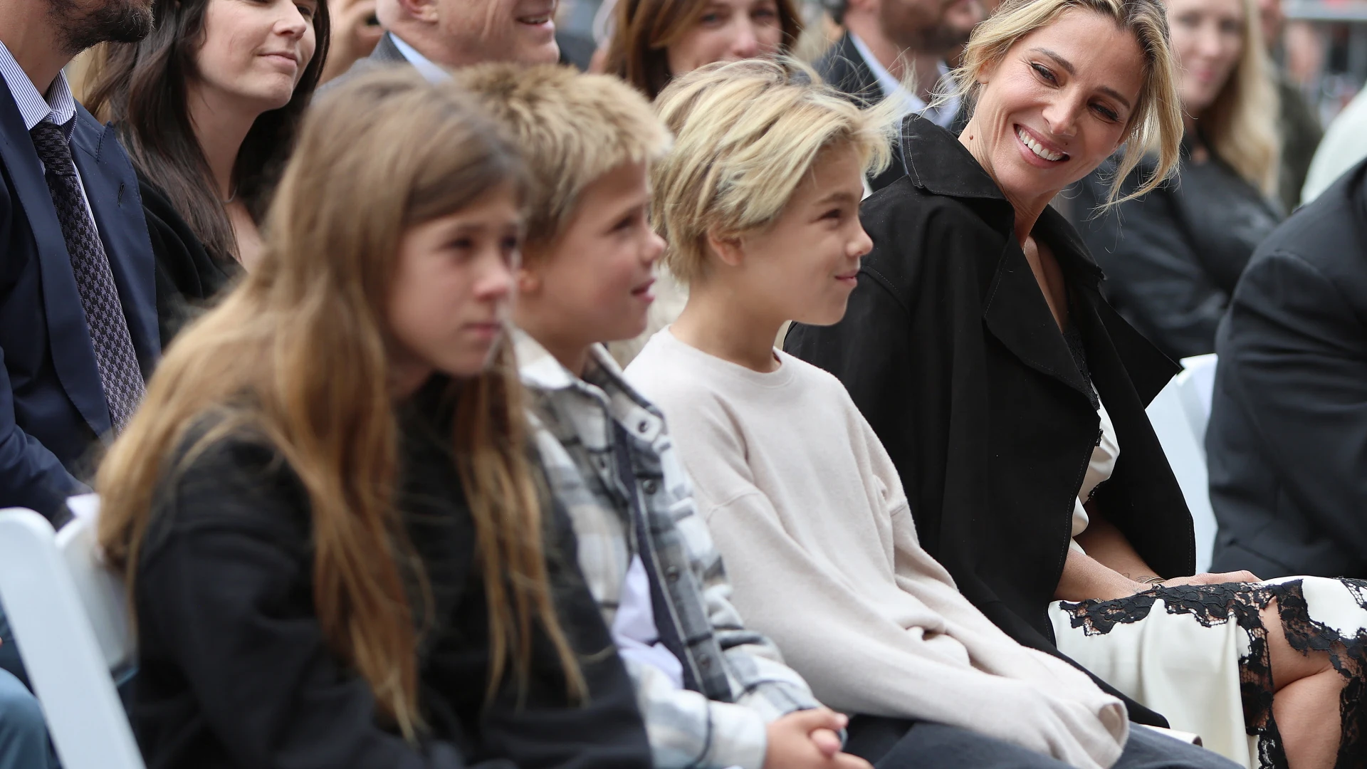 Elsa Pataky junto a sus hijos Elsa Pataky junto a sus hijos
