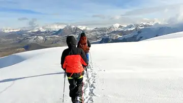 Raquel García ascendiendo el glaciar Quelccaya 