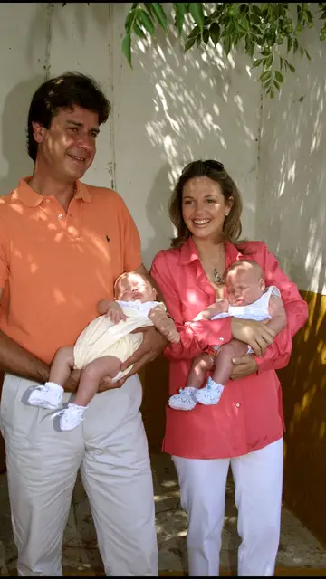 Presentación de los hijos de Genoveva Casanova y Cayetano Martínez de Irujo Presentación de los hijos de Genoveva Casanova y Cayetano Martínez de Irujo