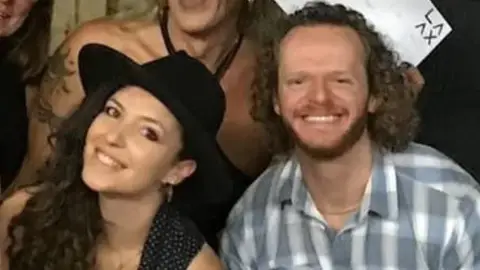 Allie Shehorn y el actor Nick Pasqual Allie Shehorn y el actor Nick Pasqual