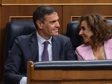 El presidente del Gobierno, Pedro Sánchez y la vicepresidenta primera y ministra de Hacienda, María Jesús Montero El presidente del Gobierno, Pedro Sánchez y la vicepresidenta primera y ministra de Hacienda, María Jesús Montero