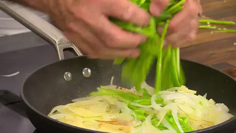 Sazona y rehoga las hortalizas Sazona y rehoga las hortalizas