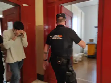 El declarado culpable sale de la sala de vistas de la Audiencia de Jaén El declarado culpable sale de la sala de vistas de la Audiencia de Jaén