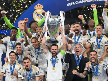 Nacho levanta al cielo de Wembley la Decimoquinta Nacho levanta al cielo de Wembley la Decimoquinta