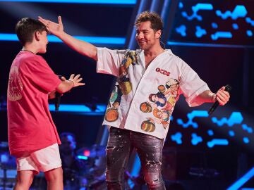 David Bisbal y Sergio cantando 'Si t&uacute; la quieres' en La Voz Kids