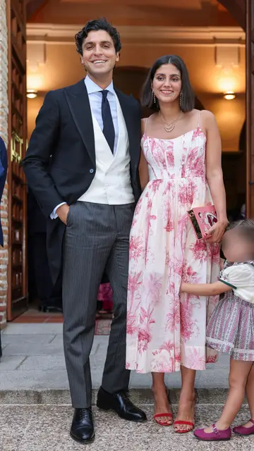 Tomás Páramo y María García de Jaime junto a su hija Tomás Páramo y María García de Jaime junto a su hija