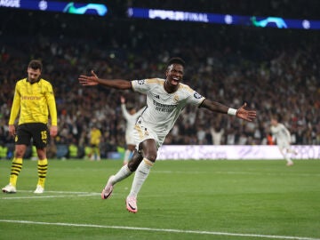 Vinícius celebra su gol al Borussia Dortmund en la final