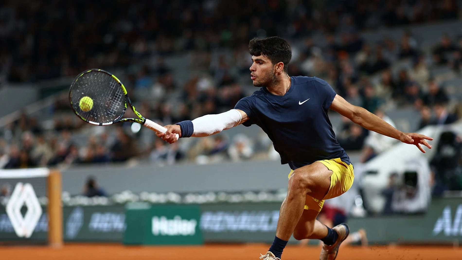 Carlos Alcaraz, en acción en Roland Garros Carlos Alcaraz, en acción en Roland Garros