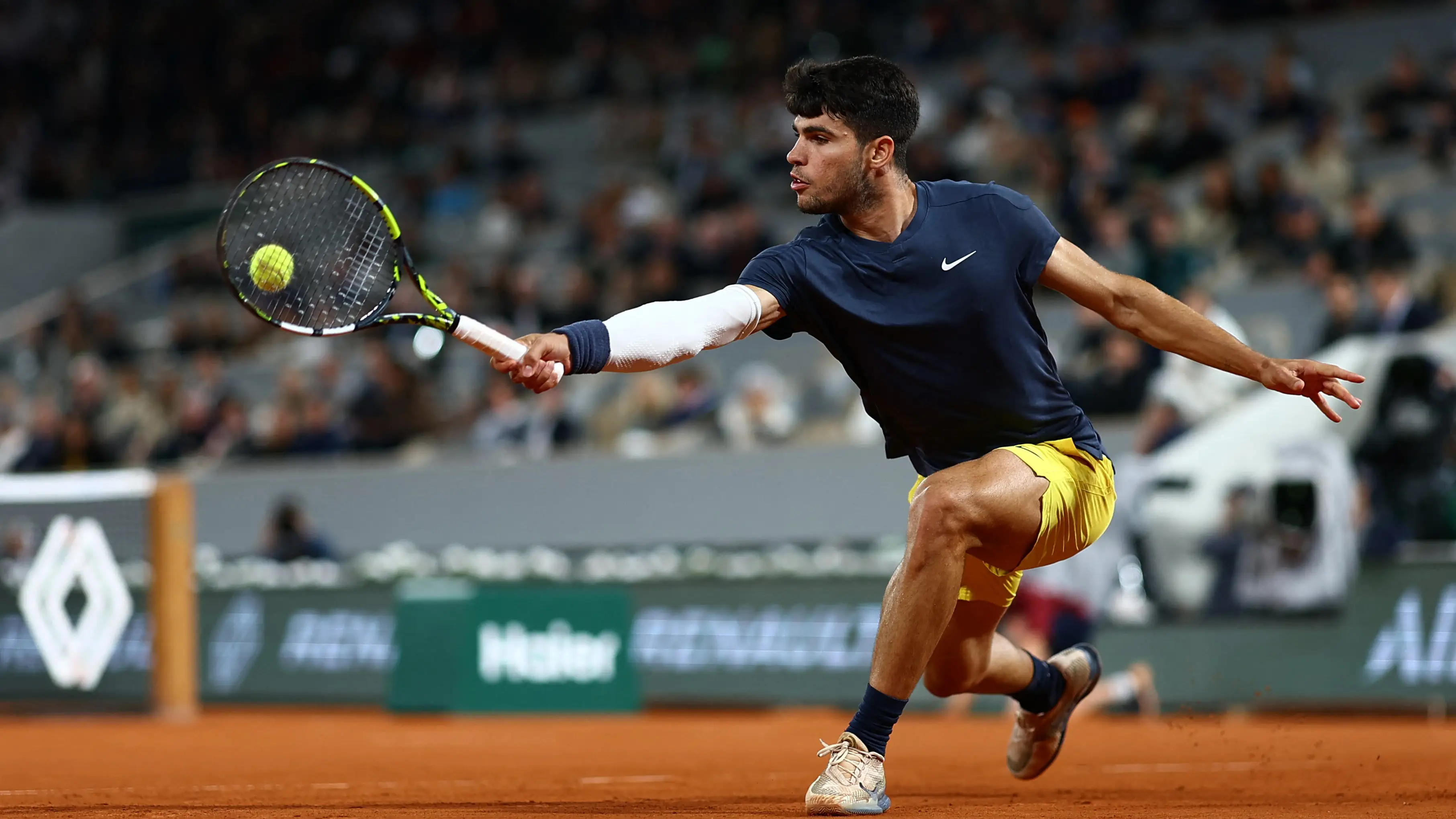 Carlos Alcaraz, en acción en Roland Garros Carlos Alcaraz, en acción en Roland Garros