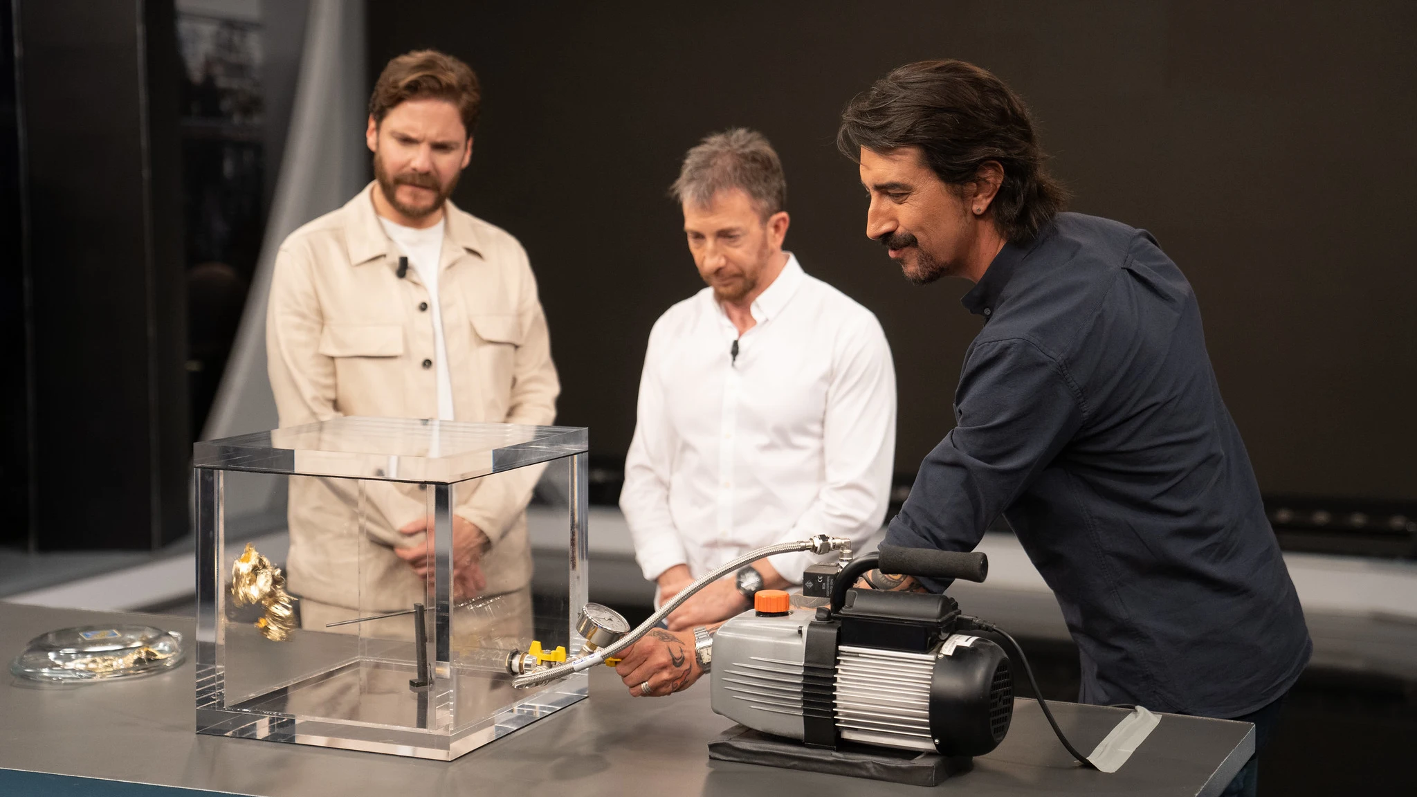 "Nos da todo igual": El Hormiguero tira la casa por la ventana con el experimento de Marron "Nos da todo igual": El Hormiguero tira la casa por la ventana con el experimento de Marron