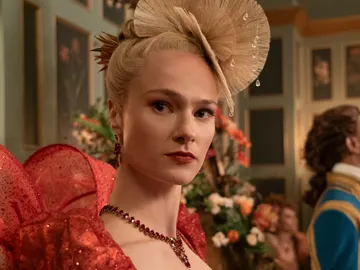 Jessica Madsen como Cressida en Los Bridgerton Jessica Madsen como Cressida en Los Bridgerton