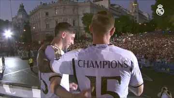 Kroos cede su dorsal a Valverde: "Esta es mi casa y el 8 es para este chico"